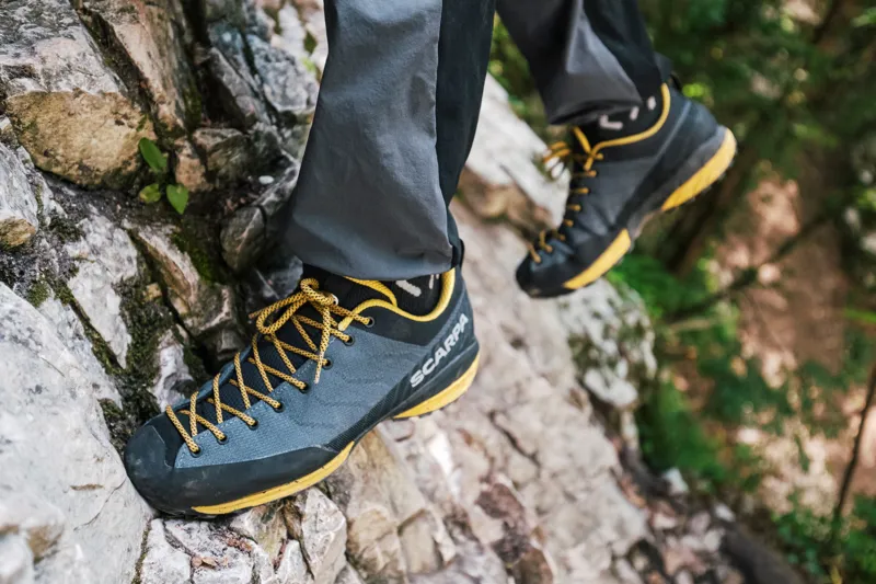 Scarpa Mens Mescalito Planet Shoes - Grey-Curry-6